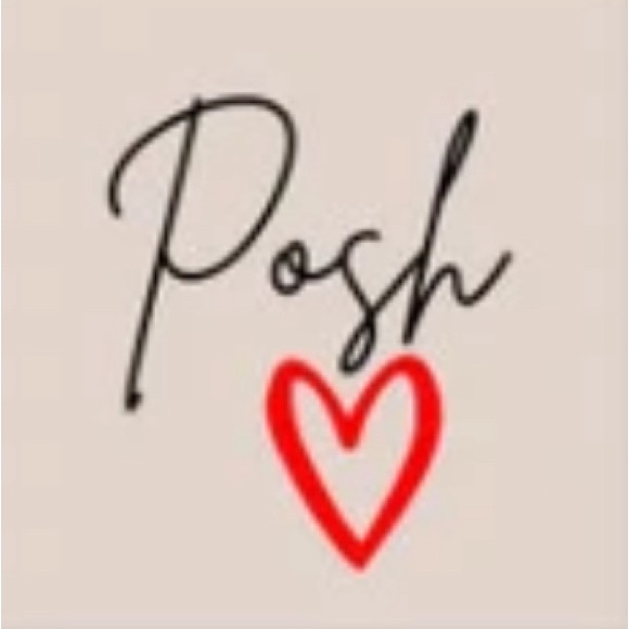 Meet your Posher, Kara ☮️ ❤️ - Picture 3 of 5